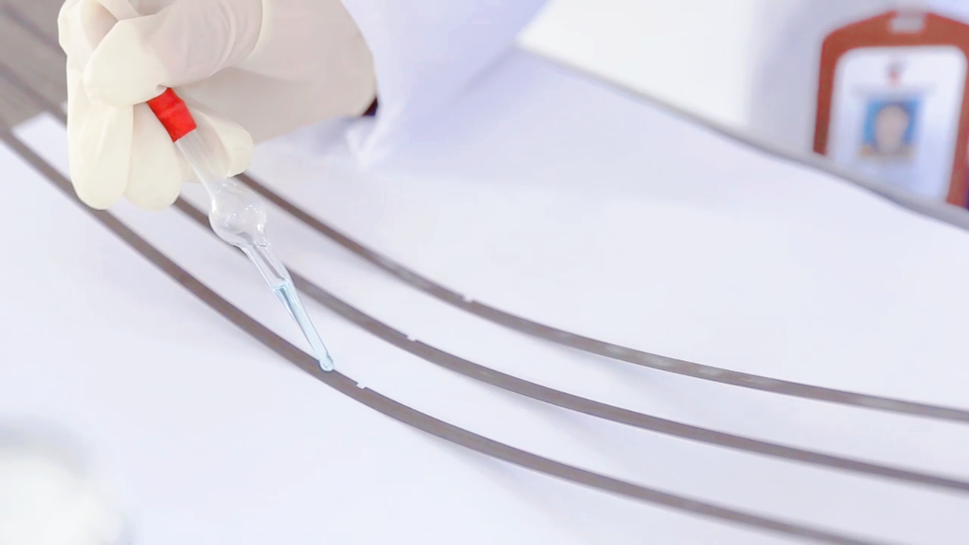 还在用洗洁精清洗挡风玻璃？你在亲手摧毁雨刮！